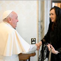 El regalo que le dio Victoria Villaruel al Papa tras su visita en el Vaticano