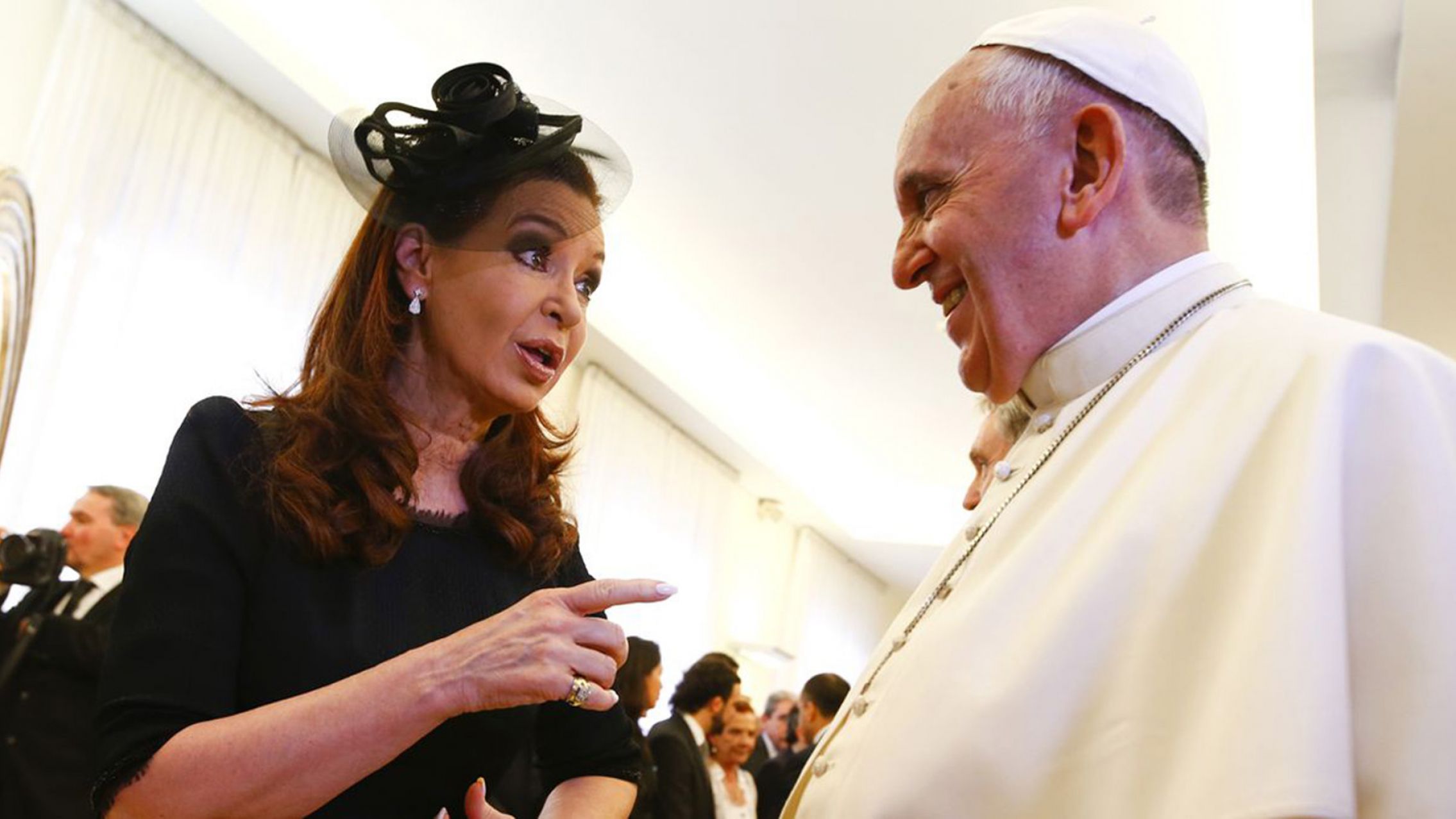 Denuncian a Cristina Fernández y al Papa Francisco por encubrimiento de crímenes de guerra